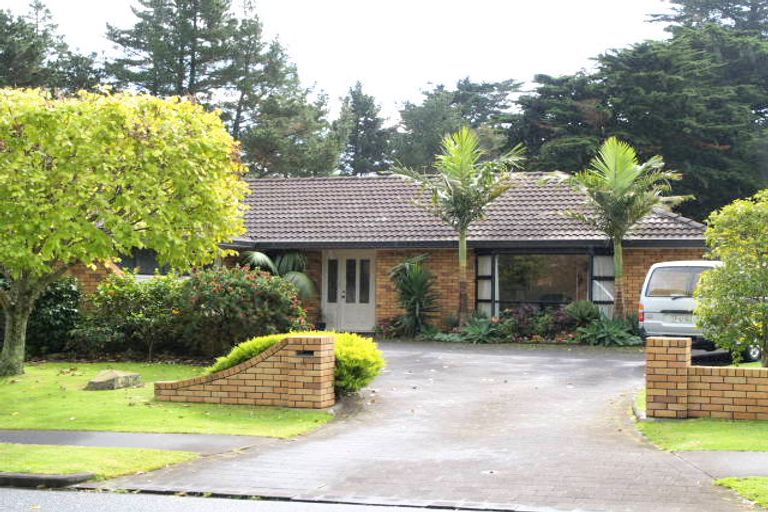Photo of property in 14 Seneca Court, Golflands, Auckland, 2013