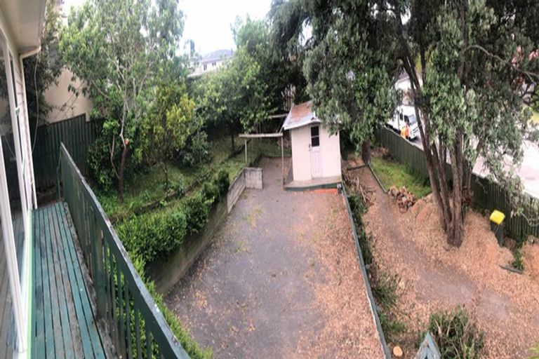 Photo of property in 1 Cashmere Place, Glenfield, Auckland, 0629