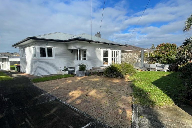 Photo of property in 20 Alberta Street, Point Chevalier, Auckland, 1022