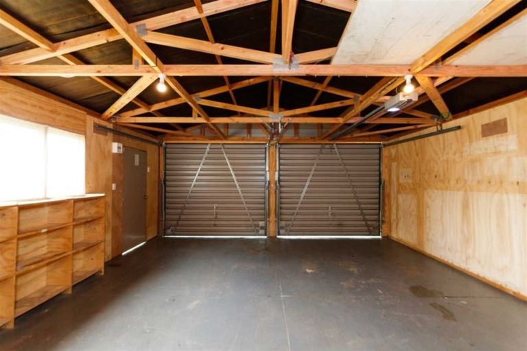 Photo of property in 17 Battersea Place, Roslyn, Palmerston North, 4414