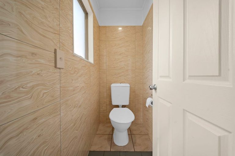Photo of property in 11 Lockington Avenue, Henderson, Auckland, 0612