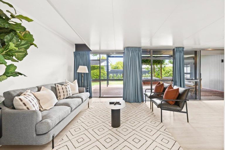 Photo of property in 2 Bale Place, Havelock North, 4130