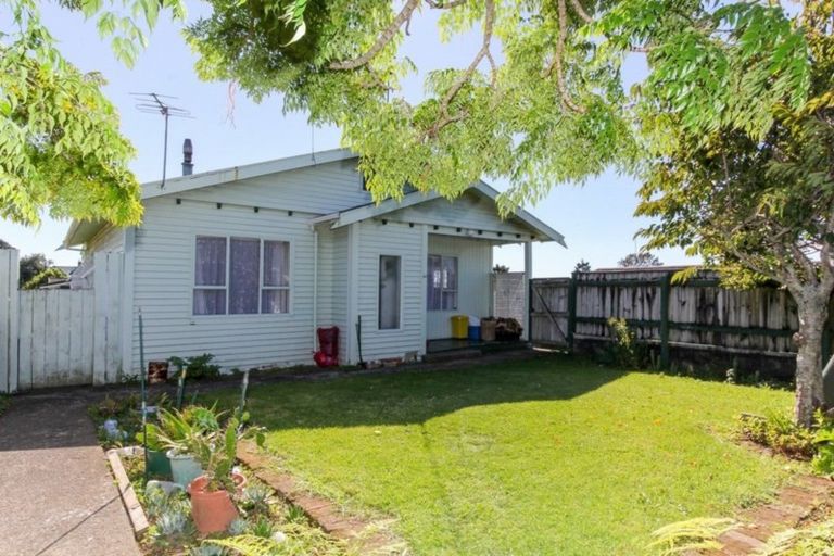 Photo of property in 141 Lemon Street, Strandon, New Plymouth, 4312