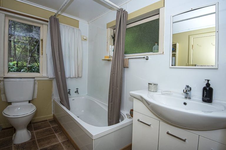 Photo of property in 64 Paparoa Station Road, Paparoa, 0571