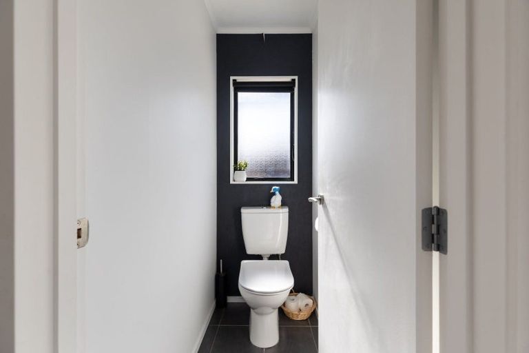 Photo of property in 16 Gladys Place, Kelvin Grove, Palmerston North, 4414