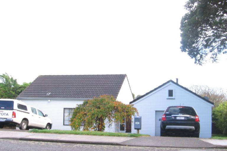 Photo of property in 64 Winara Avenue, Waikanae, 5036