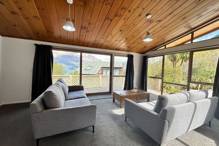Photo of property in 8 Evergreen Place, Sunshine Bay, Queenstown, 9300
