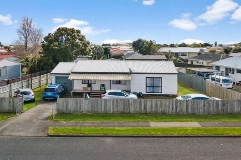 Photo of property in 72 Maplesden Drive, Clendon Park, Auckland, 2103