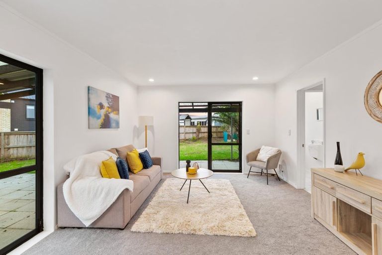 Photo of property in 32 Marinich Drive South, Ranui, Auckland, 0612