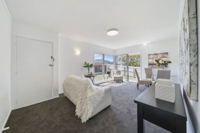 Photo of property in 2/22 Pooley Street, Pakuranga Heights, Auckland, 2010