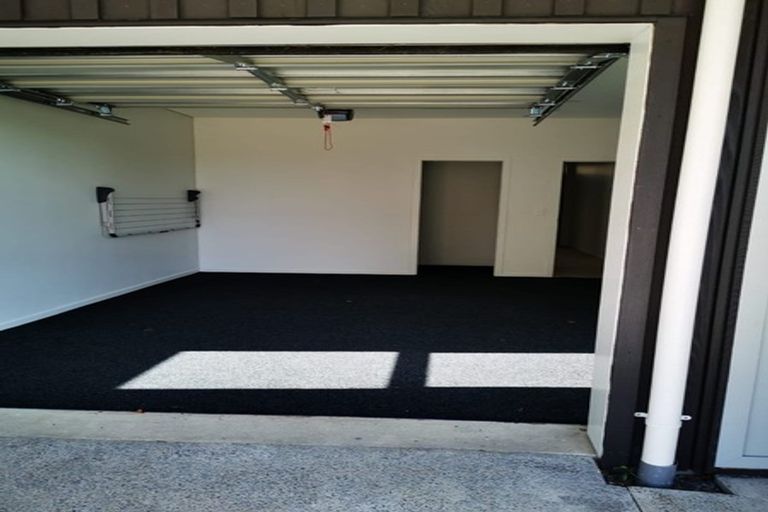 Photo of property in 1 Folkes Lane, New Lynn, Auckland, 0600