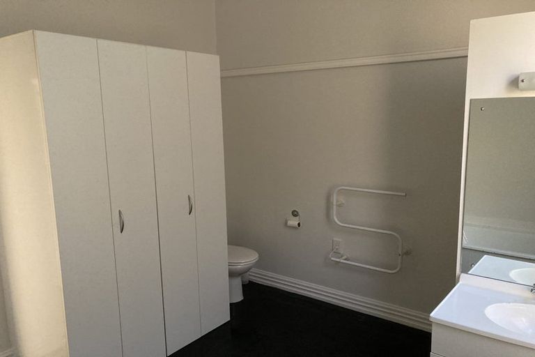 Photo of property in 31 Scarborough Terrace, Mount Victoria, Wellington, 6011