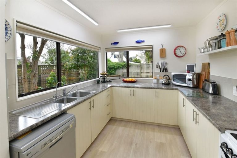 Photo of property in 15 Motuora Road, Manly, Whangaparaoa, 0930