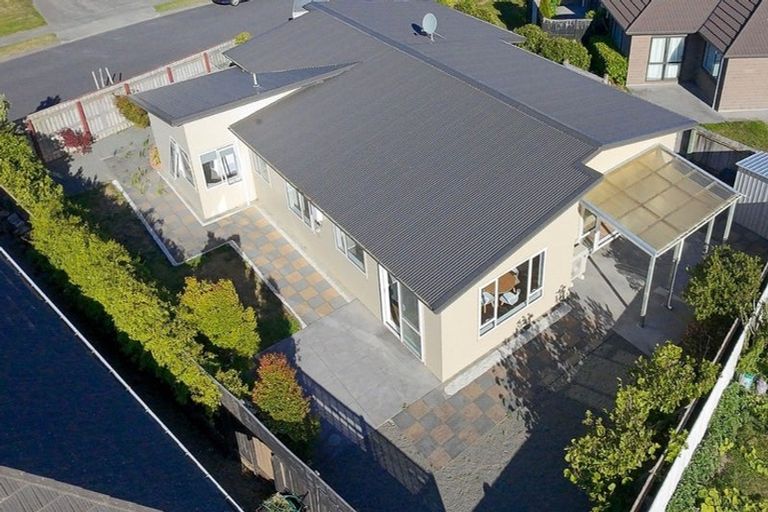 Photo of property in 4 Montego Place, Grenada Village, Wellington, 6037