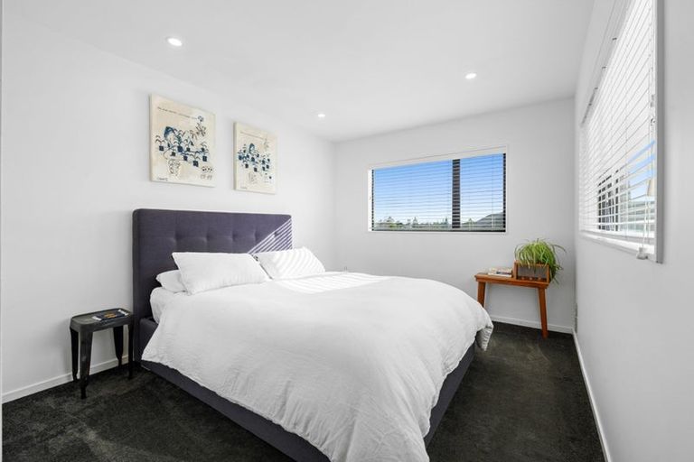 Photo of property in 15 Korama Lane, New Lynn, Auckland, 0600