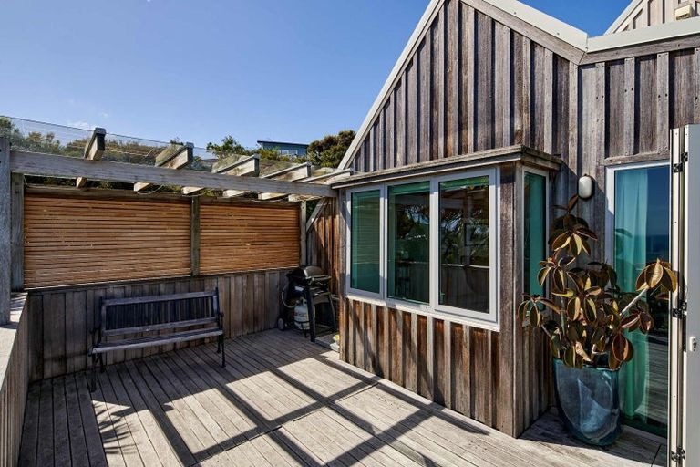 Photo of property in 1 Roys Road, Plimmerton, Porirua, 5026