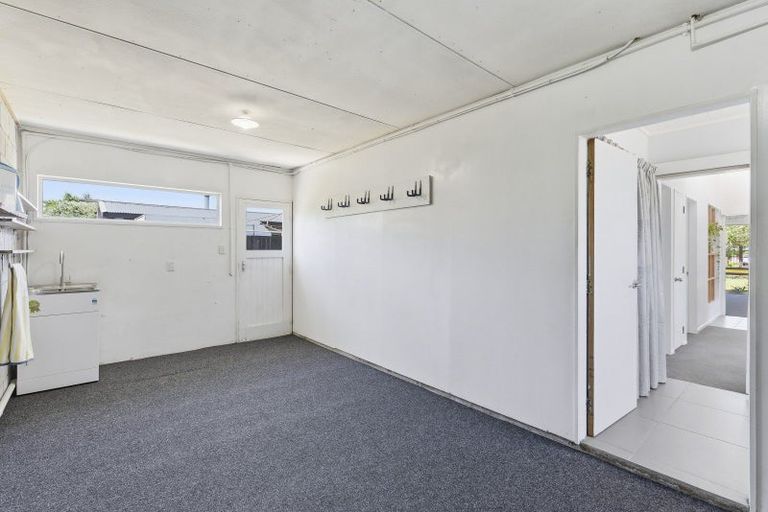 Photo of property in 2 Cypress Grove, Paraparaumu, 5032
