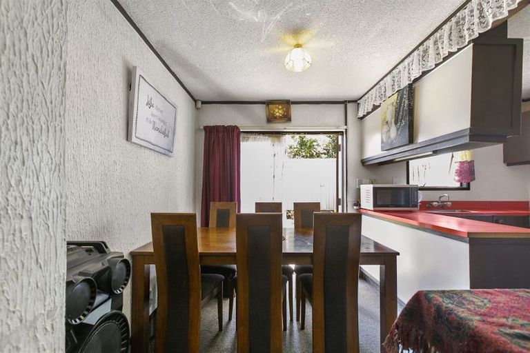 Photo of property in 2/104 Pakuranga Road, Pakuranga, Auckland, 2010