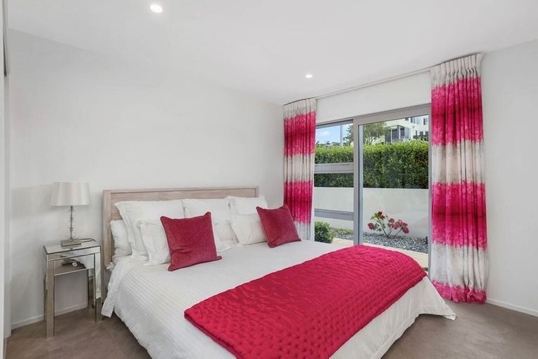 Photo of property in 32 Drayton Drive, Mount Pleasant, Christchurch, 8081