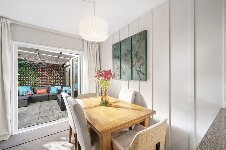 Photo of property in 9/354 Muritai Road, Eastbourne, Lower Hutt, 5013