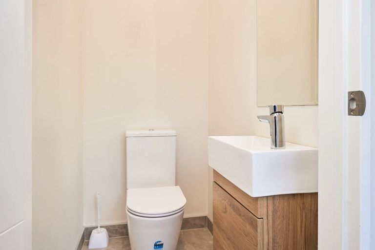 Photo of property in 36c Eastern Beach Road, Bucklands Beach, Auckland, 2012