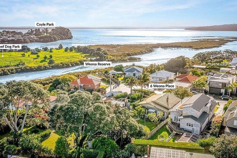 Photo of property in 6 Weona Place, Westmere, Auckland, 1022