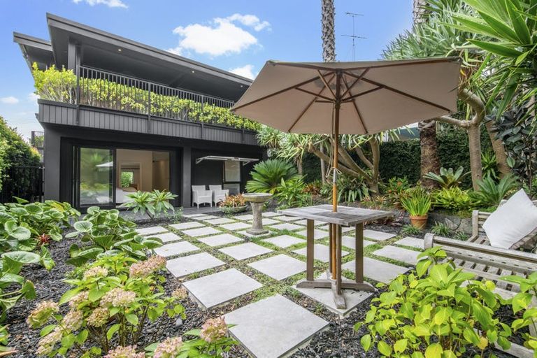 Photo of property in 24a Penning Road, Castor Bay, Auckland, 0620