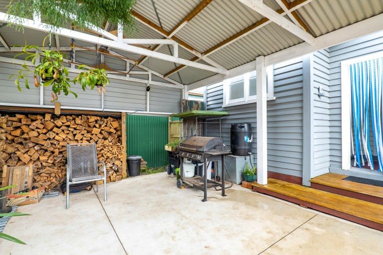 Photo of property in 80 Railway Street, Eltham, 4322