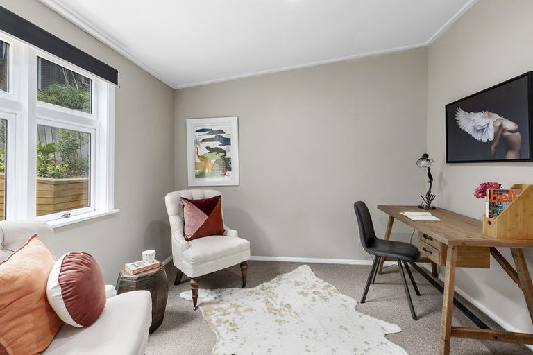 Photo of property in 129 Melbourne Road, Island Bay, Wellington, 6023