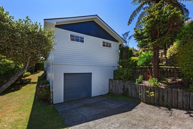 Photo of property in 16 Florio Terrace, Tawa, Wellington, 5028