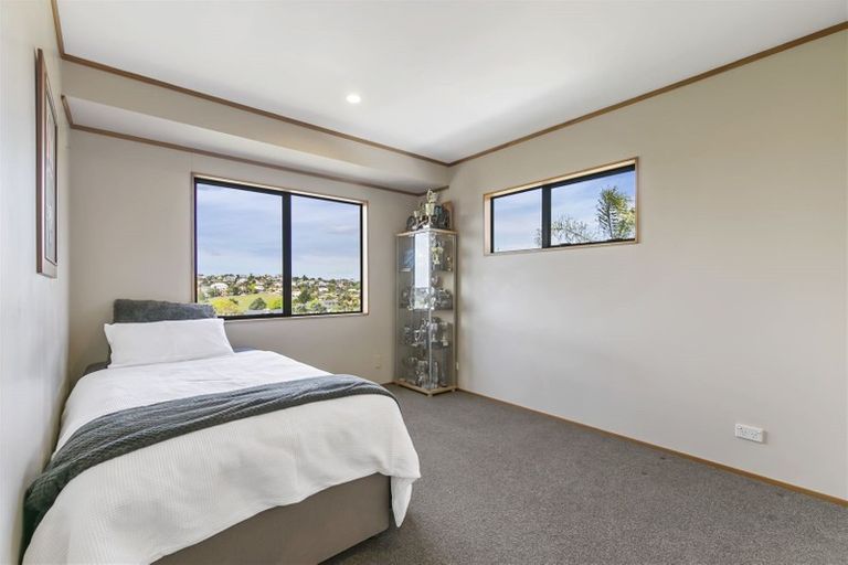 Photo of property in 14 Rifleman Rise, Unsworth Heights, Auckland, 0632