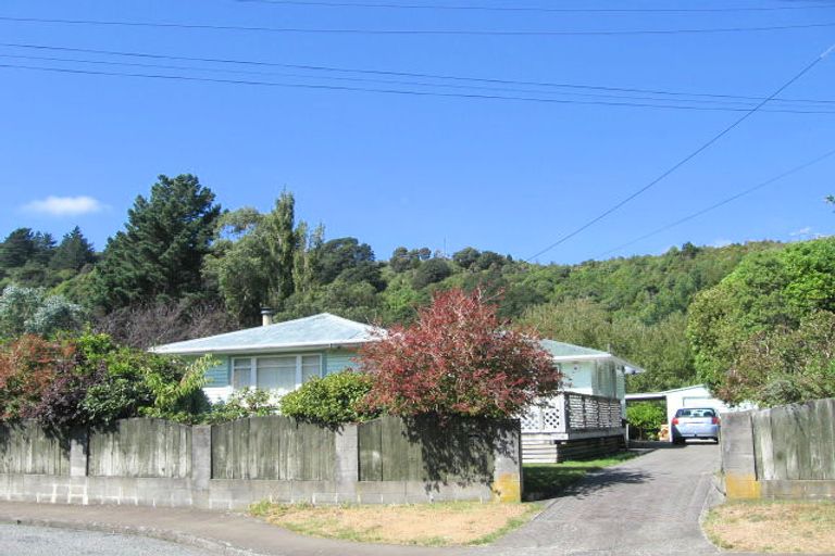 Photo of property in 6 Molloys Road, Te Marua, Upper Hutt, 5018