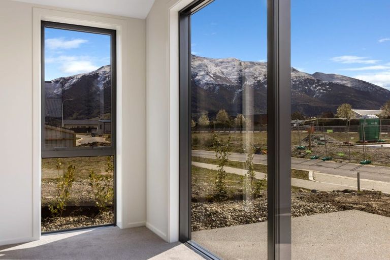 Photo of property in 22 Riley Street, Lake Hawea, 9382
