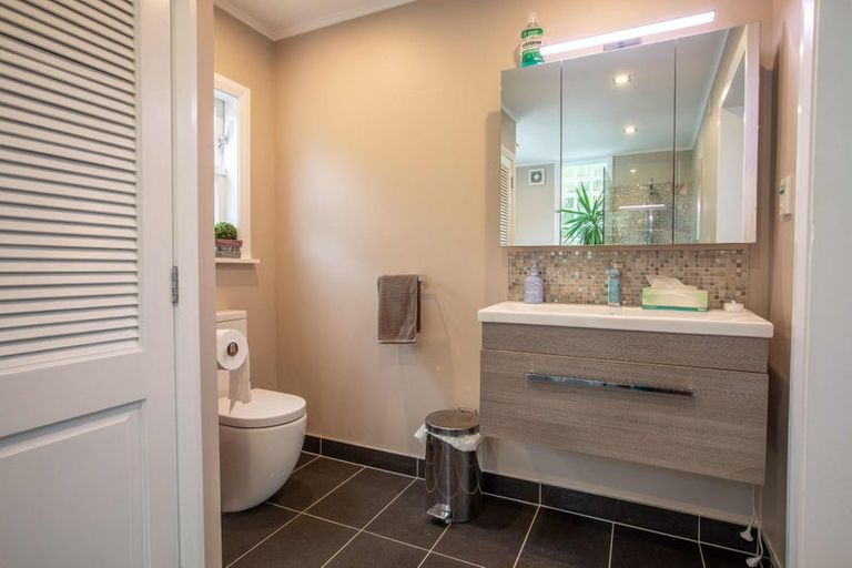 Photo of property in 50 Maungaraki Road, Korokoro, Lower Hutt, 5012