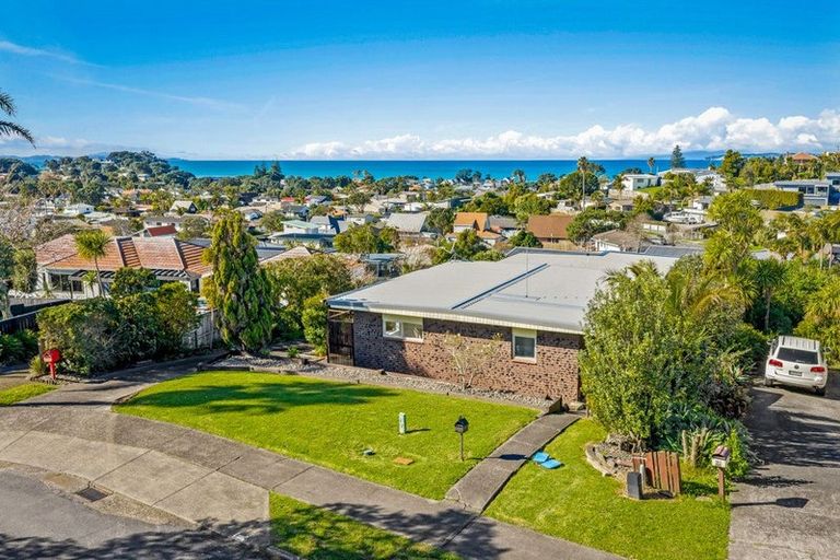Photo of property in 1/20 Halldene Terrace, Red Beach, 0932
