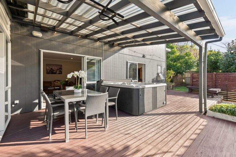 Photo of property in 23 Heta Road, Highlands Park, New Plymouth, 4312