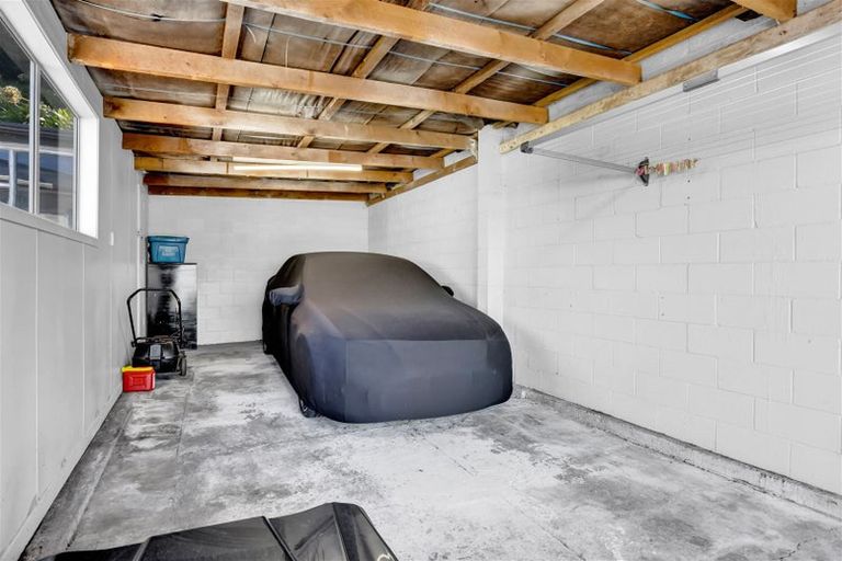 Photo of property in 25 Simons Street, Moturoa, New Plymouth, 4310