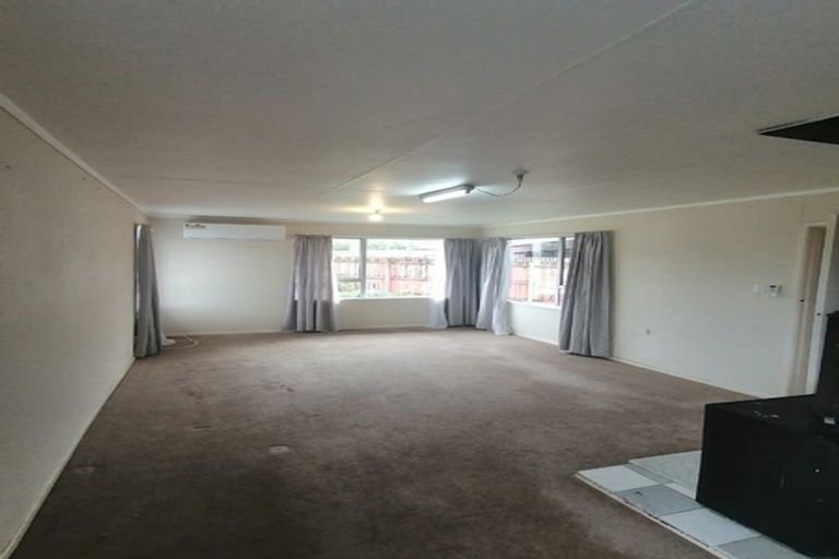 Photo of property in 4 Backhurst Grove, Massey, Auckland, 0614