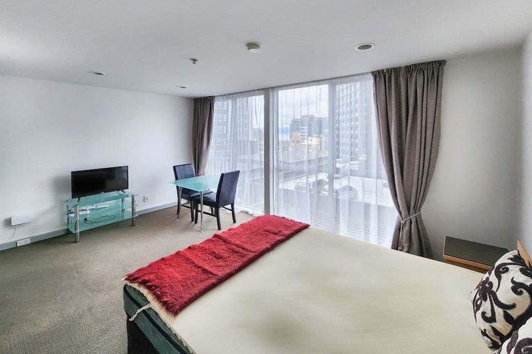 Photo of property in Terrace Heights Apartments, 2/163p The Terrace, Wellington Central, Wellington, 6011