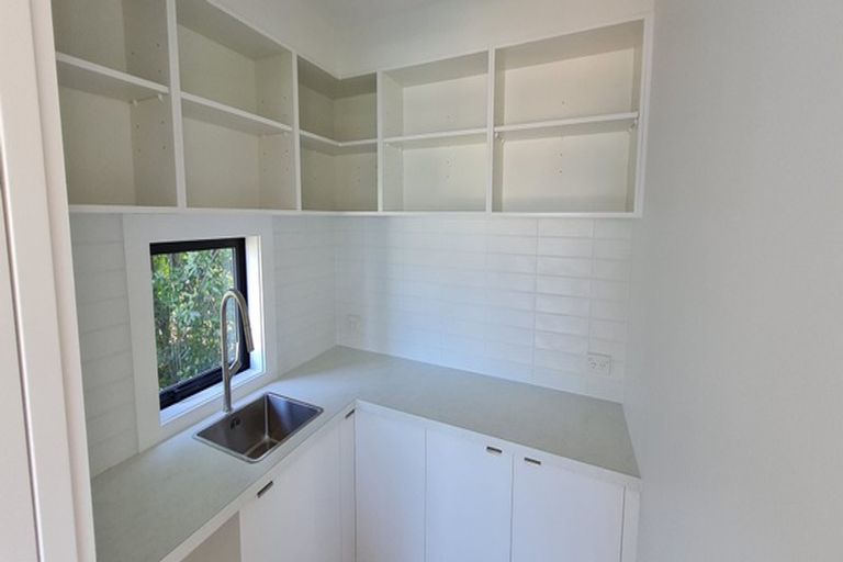 Photo of property in 84 Maupuia Road, Maupuia, Wellington, 6022