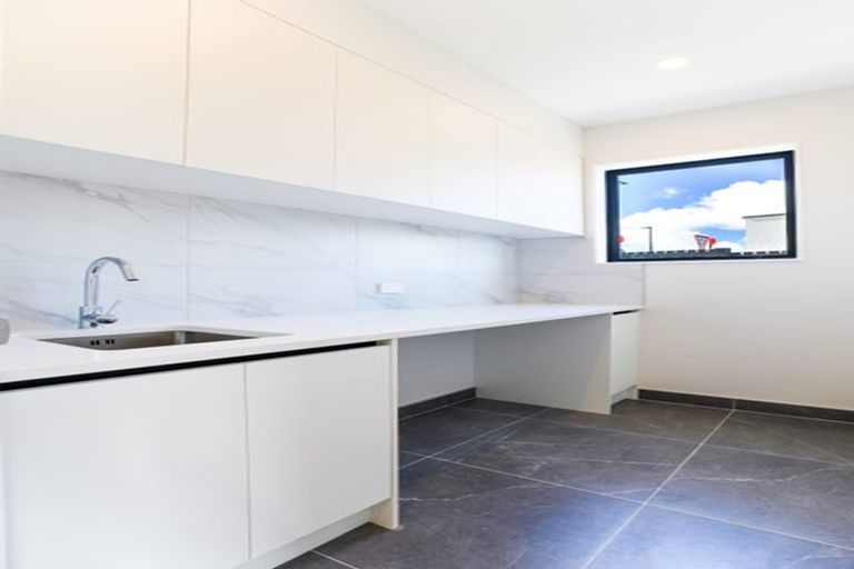 Photo of property in 37 Horokaka Street, Massey, 0614