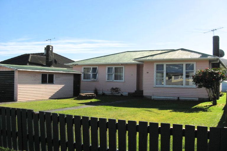 Photo of property in 21 Ruthven Road, Wainuiomata, Lower Hutt, 5014