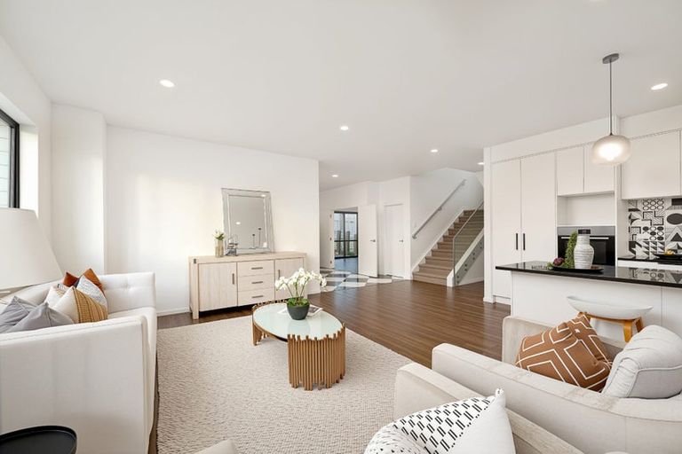 Photo of property in 32 Mcwhirters Farm Lane, Massey, Auckland, 0614