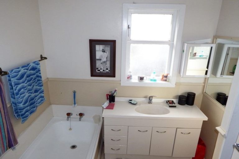 Photo of property in 81 Alexandra Street, Marton, 4710