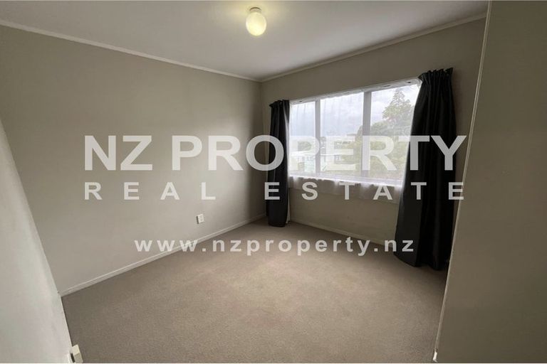 Photo of property in 13 Kearney Place, Massey, Auckland, 0614