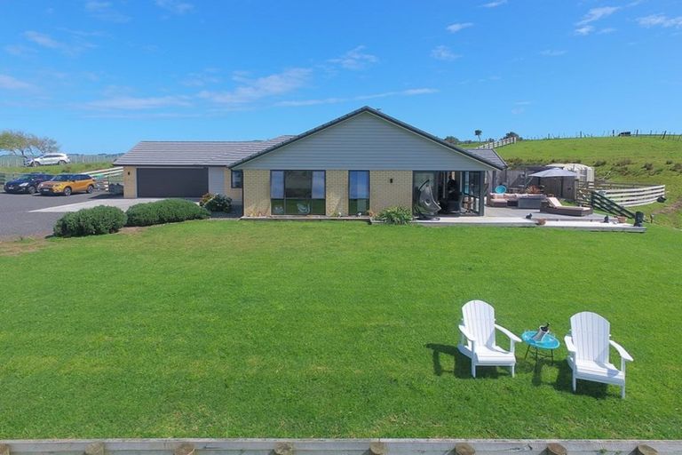 Photo of property in 137 Tuparekura Road, South Head, Helensville, 0874