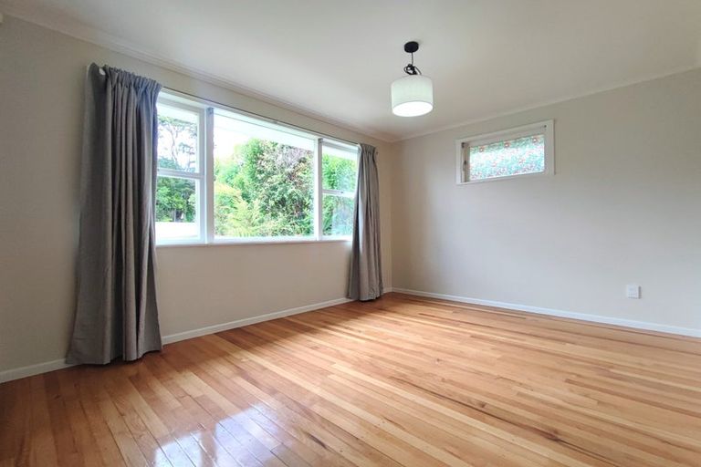 Photo of property in 35 Konini Road, Titirangi, Auckland, 0604