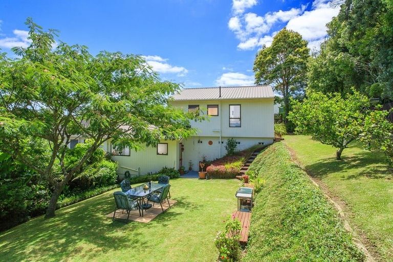 Photo of property in 2/12 Mistletoe Place, Browns Bay, Auckland, 0630