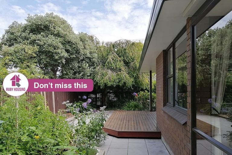 Photo of property in 1/124 Hamilton Avenue, Ilam, Christchurch, 8041