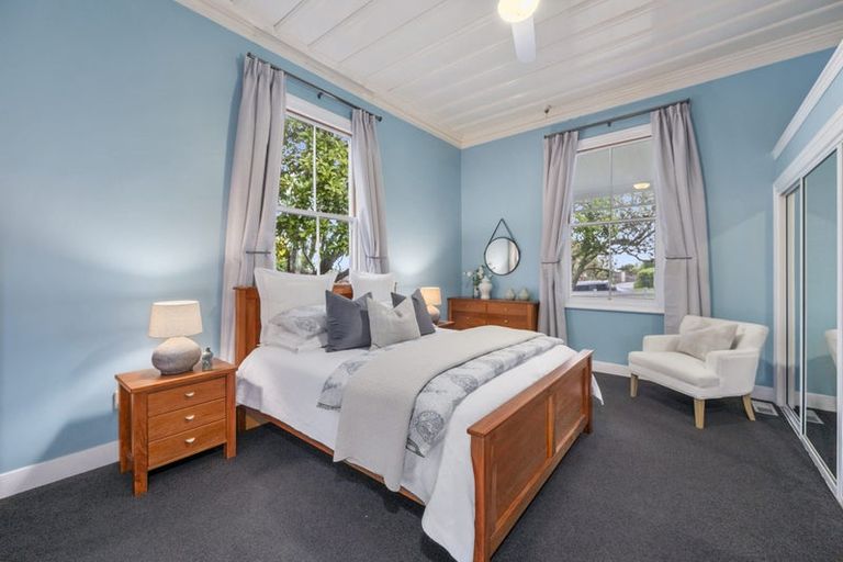 Photo of property in 30 Maritime Terrace, Birkenhead, Auckland, 0626